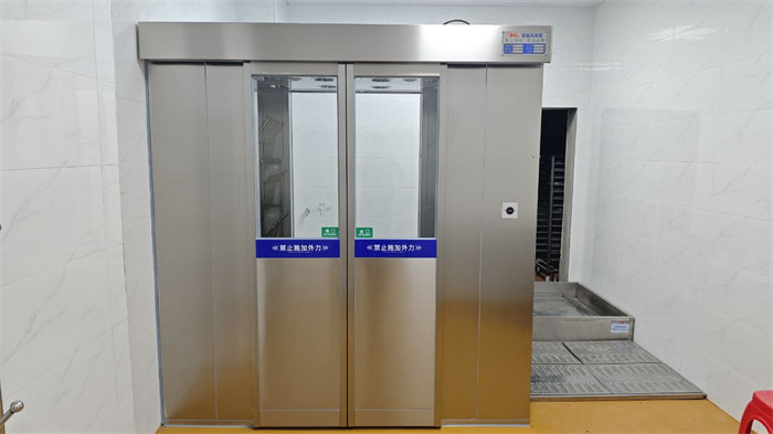 河南華美萬邦清洗技術(shù)有限公司風淋室安裝現(xiàn)場